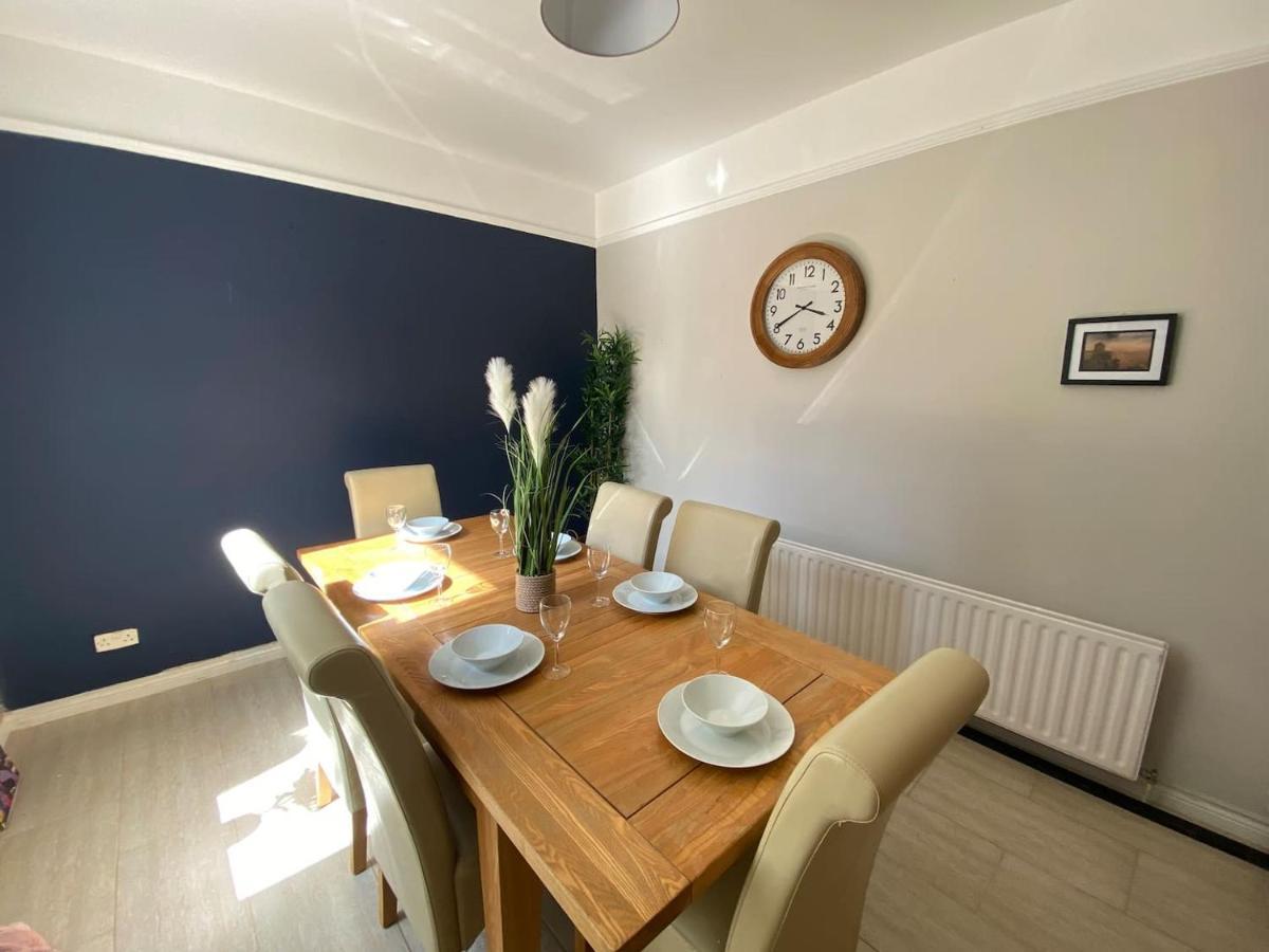 4 Bed Home Portrush Town Centre Exteriör bild